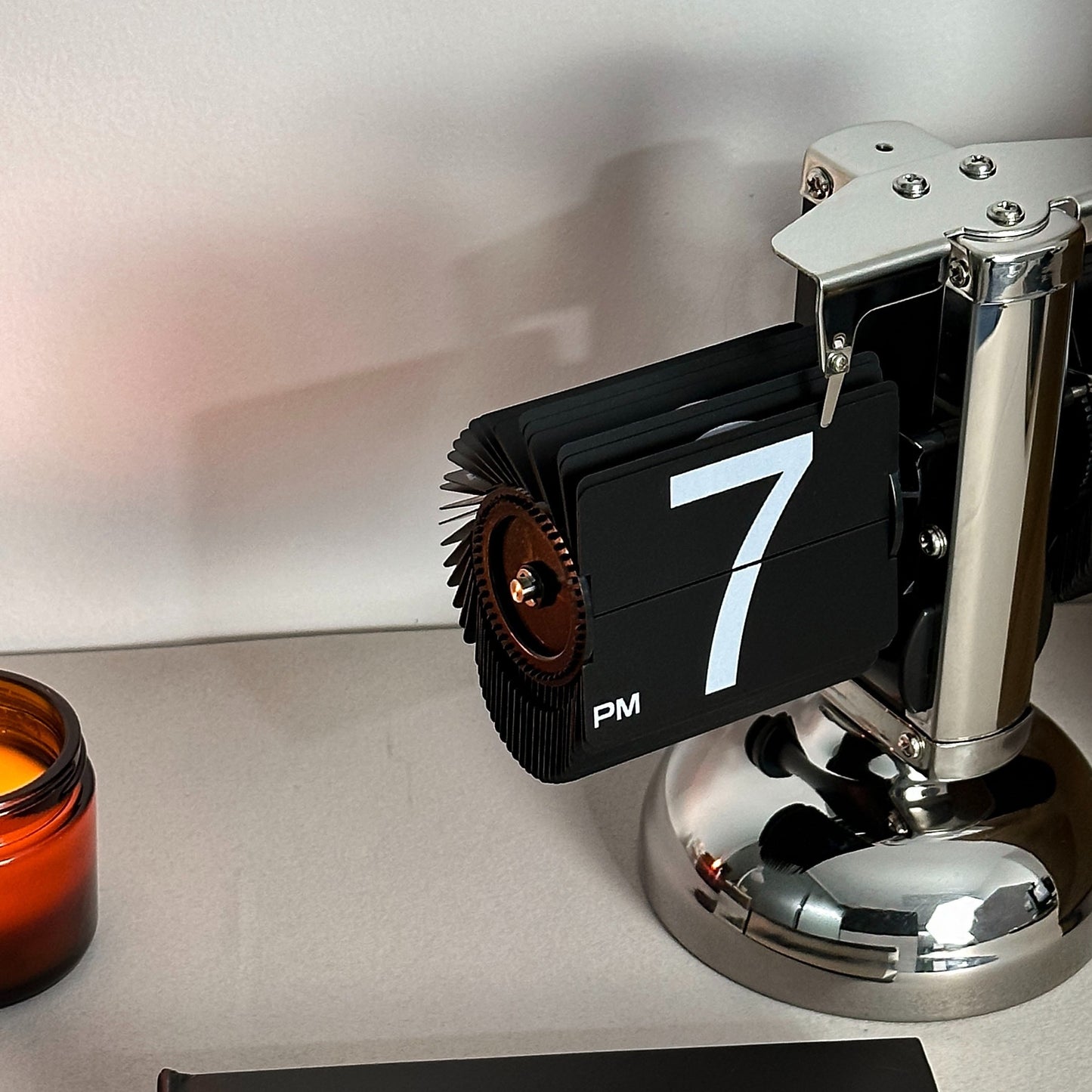 STEEL FLIPPING PAGE CLOCK