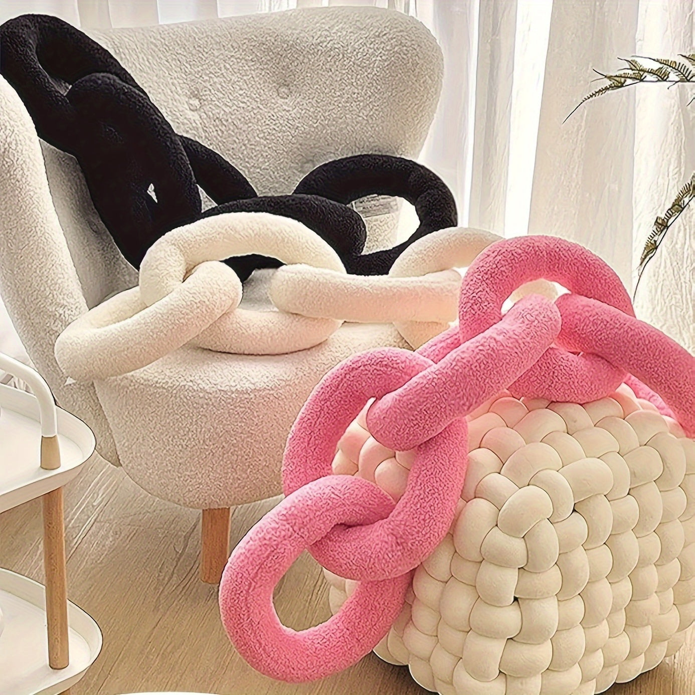 CHAIN PILLOW